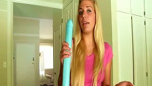 Charming Blonde Kneels In Front Of Her Bf To Suck His Dick In  Clip